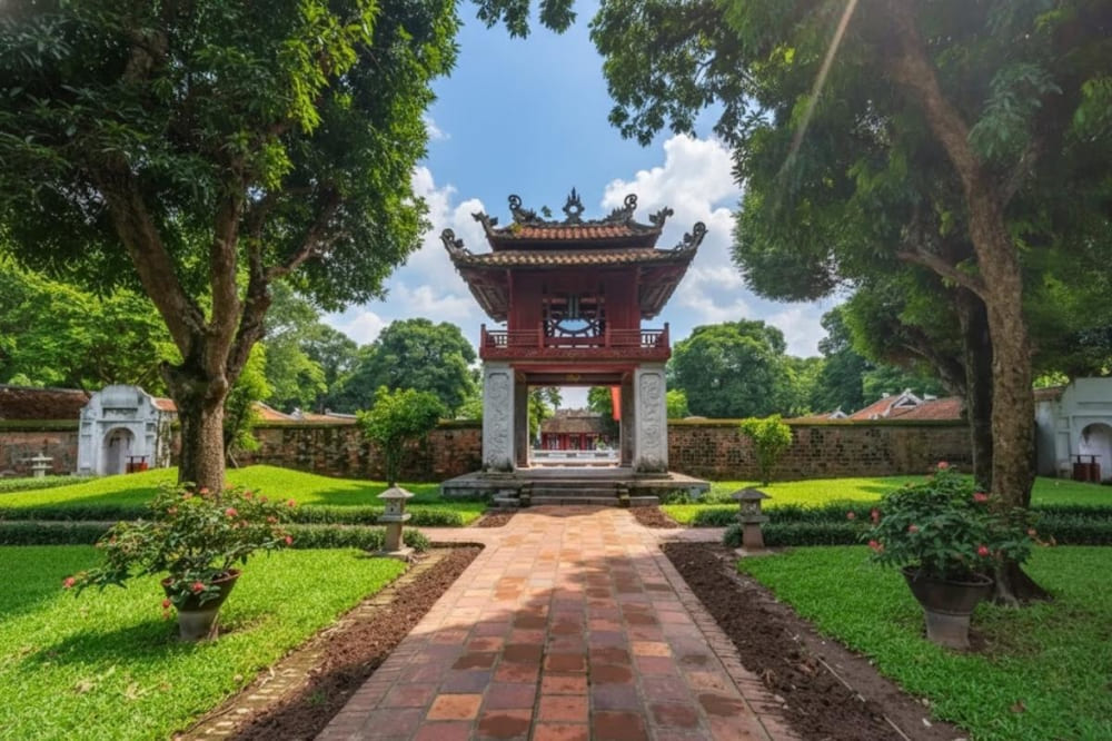 Văn Miếu Quốc Tử Giám là trường đại học đầu tiên của Việt Nam